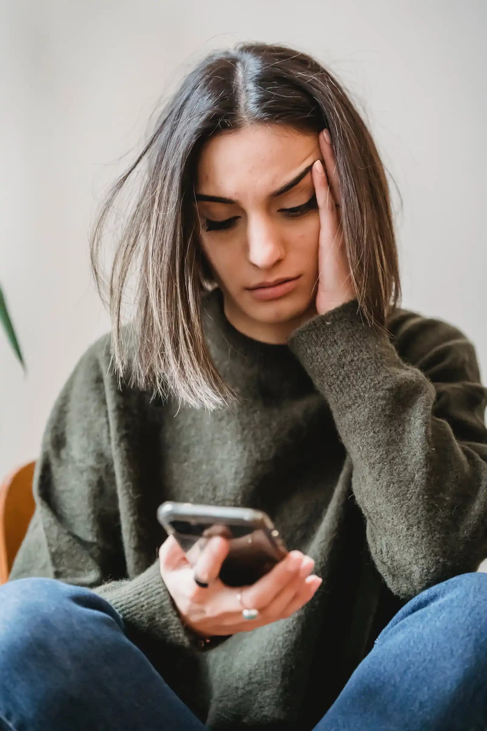 A surrogate using her phone while planning next steps